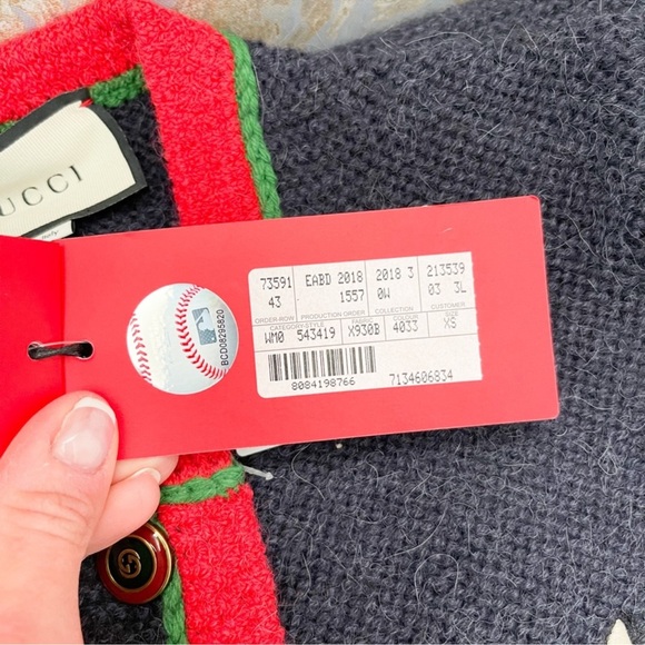 New Gucci NY Yankees MLB Embellished
Gucci Logo Applique CrewneckCardigan - Picture 13 of 13